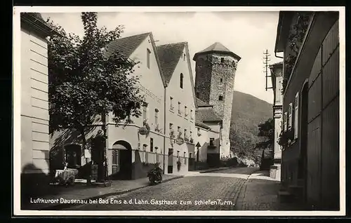 AK Dausenau b. Bad Ems, Strassenpartie mit Gasthaus zum schiefen Turm