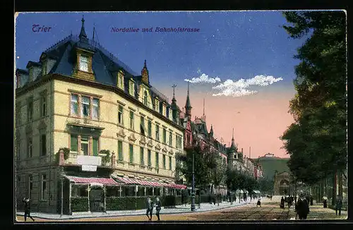 AK Trier, Passanten in der Nordallee und Bahnhofstrasse