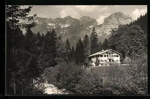 Foto-AK Ramsau, Pfeifenmacherhaus mit Bergpanorama