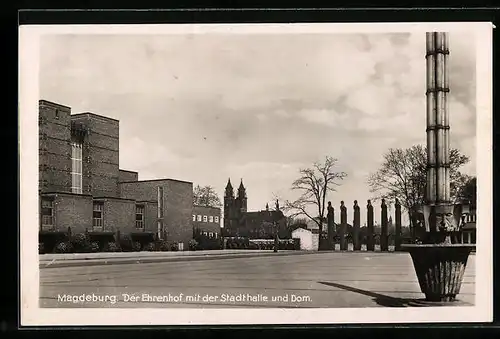 AK Magdeburg, Der Ehrenhof mit der Stadthalle und Dom