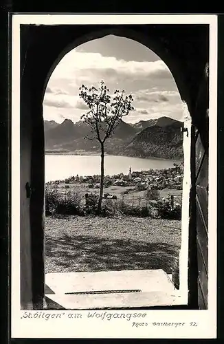 AK St. Gilgen am Wolfgangsee, Blick auf Ort, See und Gebirge