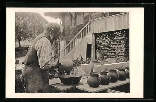 AK Heimberg, Töpfer der Berner Hausindustrie bei der Arbeit vor dem Haus