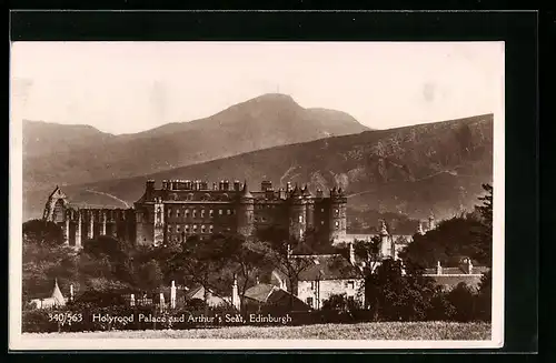 AK Edinburgh, Holyrood Palace and Arthur`s Seat