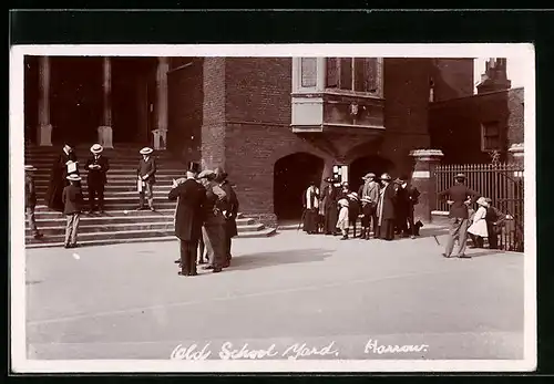 AK Harrow, Old School Yard