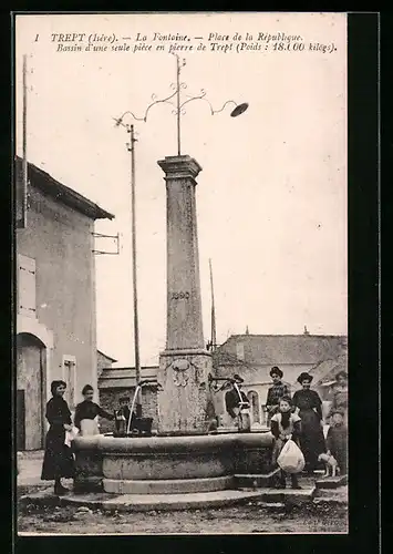 AK Trept, La Fontaine, Place de la Republique
