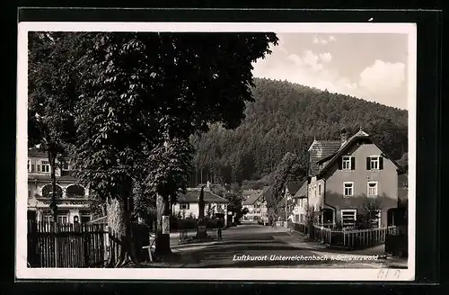 AK Unterreichenbach i. Schwarzwald, Strassenpartie mit Wohnhäusern