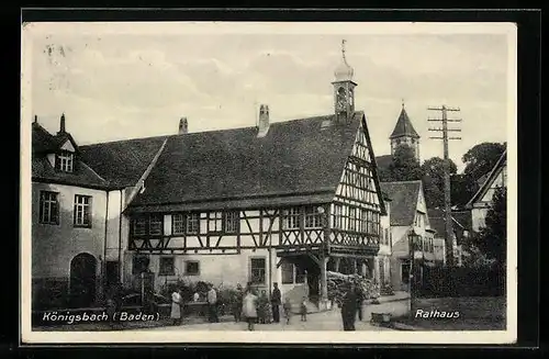 AK Königsbach /Baden, Strassenpartie mit Rathaus