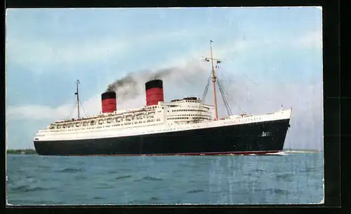 AK Passagierschiff R.M.S. Queen Elizabeth, Gesamtansicht auf See