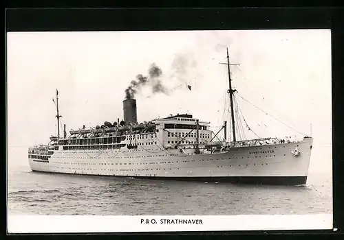 AK Passagierschiff P&O Strathnaver, Blick auf den Dampfer auf See