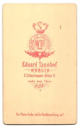 Fotografie Eduard Tannhof, Berlin, Schönhauser-Allee 6, Junger Herr im Anzug mit Fliege