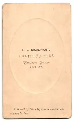 Fotografie P. J. Marchant, Adelaide, Waymouth Street, Junger Herr im Anzug mit Krawatte