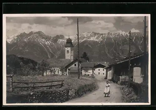 AK Lans bei Innsbruck, Ortseingang, Strassenpartie