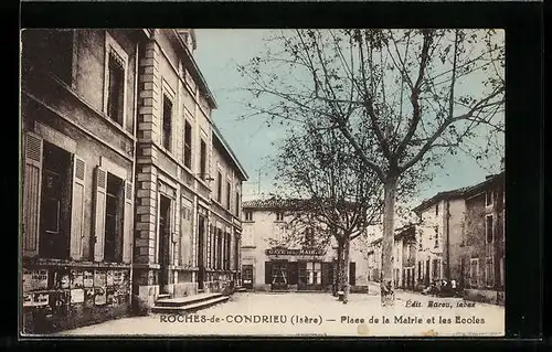 AK Roches-de-Condrieu, Place de la Mairie et les Ecoles