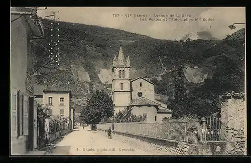 AK Vif, Avenue de la Gare, Les Postes et l`Eglise