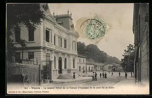 AK Vienne, Le nouvel Hotel de la Caisse d`Epargne et la cour de la Gare