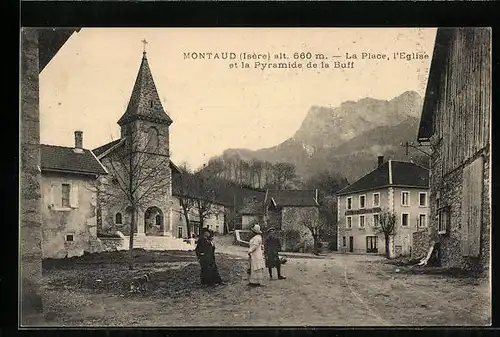 AK Montaud, La Place, l`Eglise et la Pyramide de la Buff