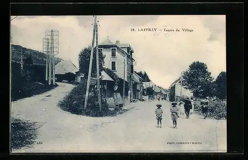 AK Laffrey, Entrée du Village