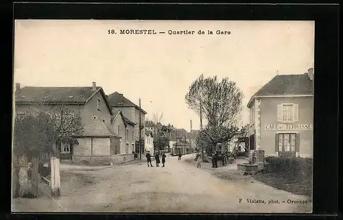 AK Morestel, Quartier de la Gare, avec Café de la Terrasse