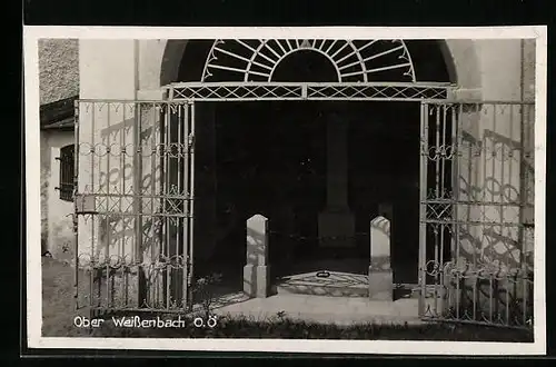 AK Ober Weissenbach, Eingang zu einem Ehrenmal