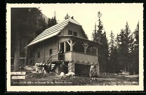 AK Mallnitz, Familie vor der Konradhütte im Dössener Tal