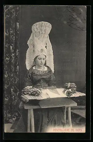 AK Dentellière de Jadis, Spitzenklöpplerin bei der Arbeit