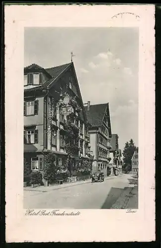 AK Freudenstadt, Strassenpartie mit Hotel Post