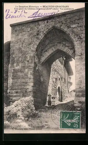 AK Beauvoir-en-Royans, Une porte du Chateau Delphinal, Vue exterieure