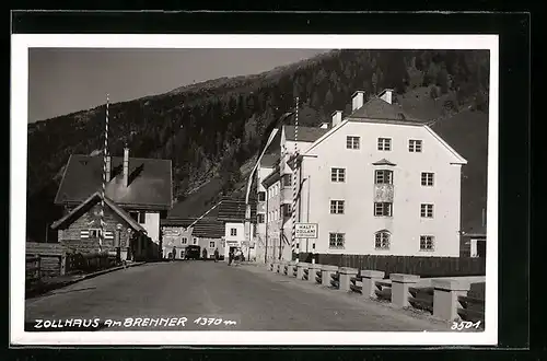 AK Zollhaus am Brenner, Strassenpartie am Grenzübergang