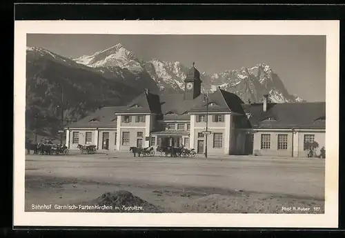 AK Garmisch-Partenkirchen, Bahnhof und m. Zugspitze