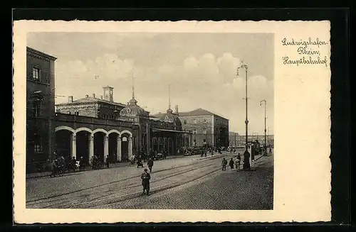 AK Ludwigshafen-Rhein, Strassenpartie mit Hauptbahnhof