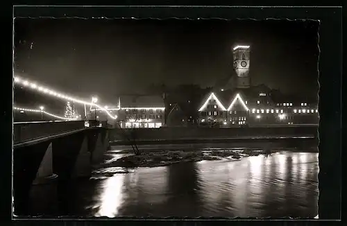 AK Nürtingen a. N., beleuchtete Uferpartie bei Nacht