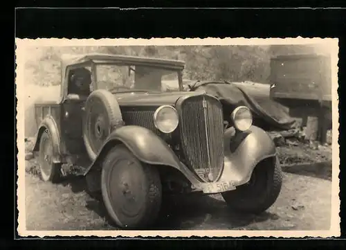 Foto-AK Mann im Lastkraftwagen auf einer Baustelle