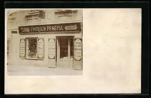 Foto-AK Wien, Zuckerbäcker Emerich Pfneisl, Ladenfront mit Schaufenster, Lerchenfelderstrasse 71