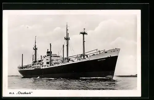 AK Handelsschiff m.s. Oostkerk vor der Küste