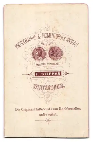 Fotografie F. Stephan, Winterthur, Junge Dame in modischer Kleidung