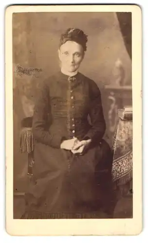 Fotografie W. Morley, Taunton, 27, East Street, Ältere Dame im Kleid