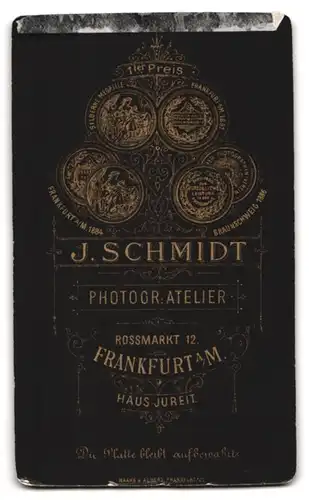 Fotografie J. Schmidt, Frankfurt a. M., Rossmarkt 12, Bürgerliche Dame mit einem Kleinkind
