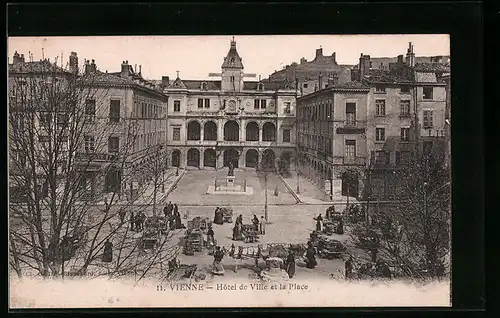 AK Vienne, Hotel de Ville et la Place