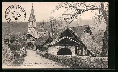 AK St-Martin-d'Uriage, Strassenpartie mit Kirche