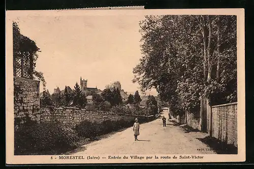 AK Morestel, Entree du Village par la route de Saint-Victor