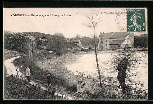 AK Morestel, un paysage et l'Eglise de Roche