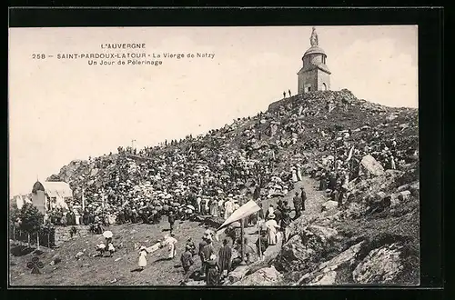 AK Saint-Pardoux-Latour, L`Auvergne, La Vierge de Natzy, Un Jour de Pélerinage