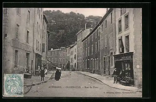AK Olliergues, Auvergne, Rue du Pont, Strassenpartie