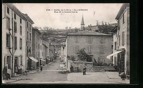 AK Olliergues, Vallée de la Dore, Rue de la Gendarmerie, Strassenpartie