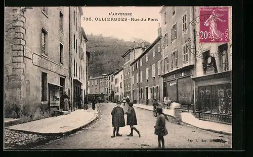 AK Olliergues, L`Auvergne, Rue du Pont, Strassenpartie