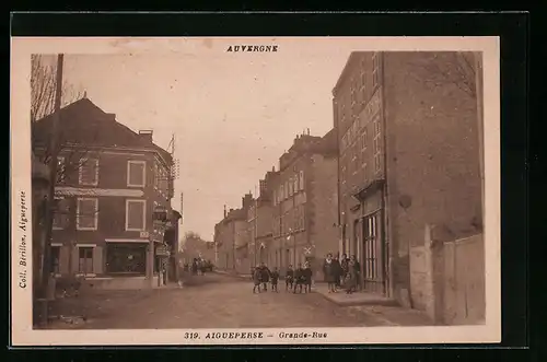 AK Aigueperse, Auvergne, Grande-Rue, Strassenpartie