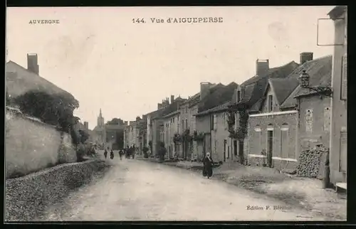 AK Aigueperse, Auvergne, Une rue, Strassenpartie