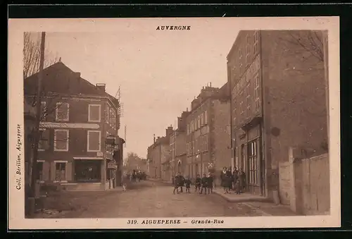 AK Aigueperse, Auvergne, Grande-Rue, Strassenpartie