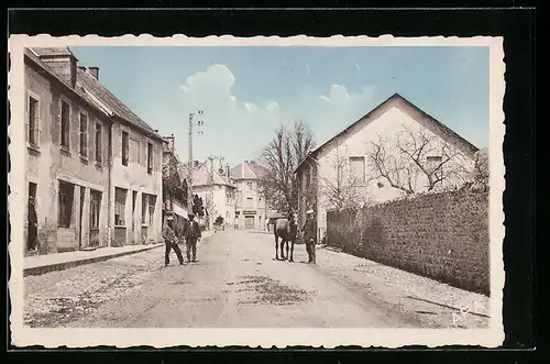 AK Saint-Gervais-d`Auvergne, Arrivée de Saint-Priest