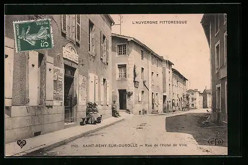 AK Saint-Rémy-sur-Durolle, Rue de l`Hotel de Ville, Strassenpartie